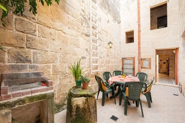 3 Bedroom House of Character in Rabat Near Mdina - Yerinde Yemek