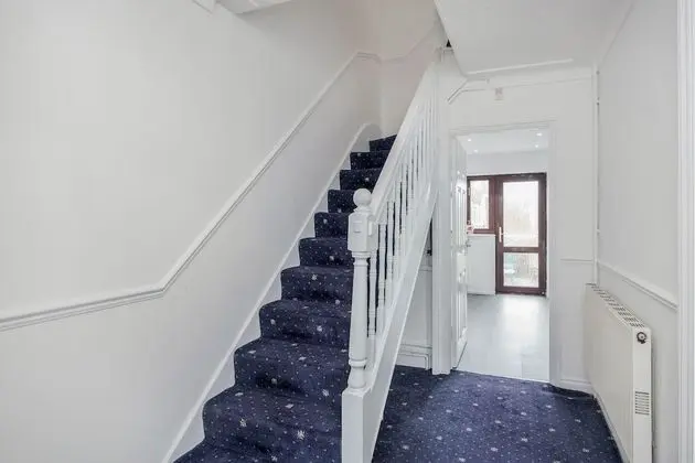 3 Bedroom House With Garden and Free Parking - İç Mekan