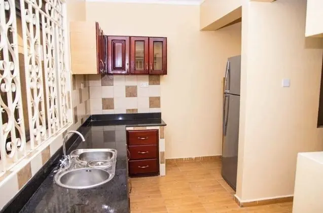 3 Bedroom House near Martyrs Shrine - Mutfak