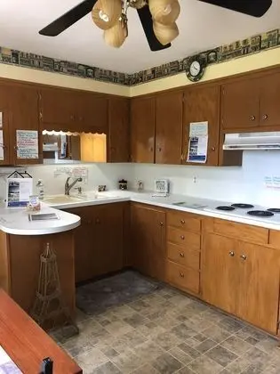 3-Bedroom Lakefront House - Mutfak