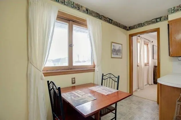 3-Bedroom Lakefront House - Oda Düzeni