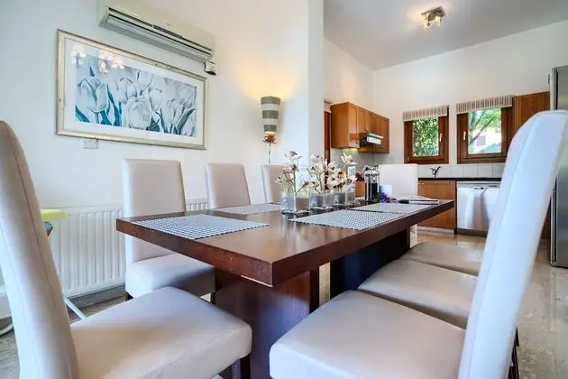 3 bedroom Villa Lara 11 with 10x5m private pool, within walking distance to resort village square - Oda Düzeni