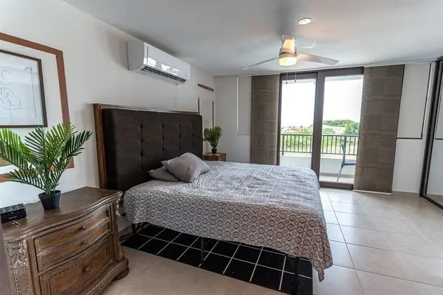 3 Bedroom Oceanfront Beach House - Oda