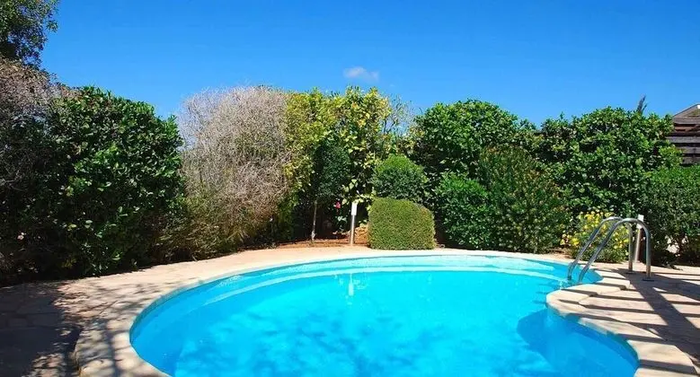 3 bedroom Villa Omodos HG14 with private kidney pool and roof terrace with golf views, Hestiades Greens on Aphrodite Hills Resort - Havuz
