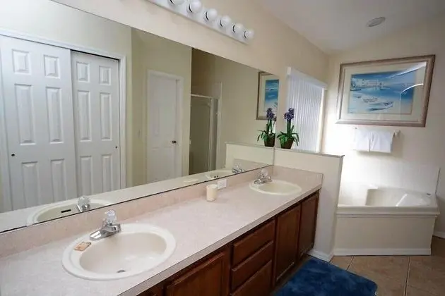 3 Bedroom Orlando Vacation Pool Home With Water View, Hot Tub, Games Room Near Disney! - Banyo Tipleri