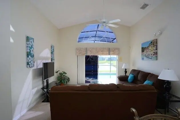 3 Bedroom Orlando Vacation Pool Home With Water View, Hot Tub, Games Room Near Disney! - Oda Düzeni
