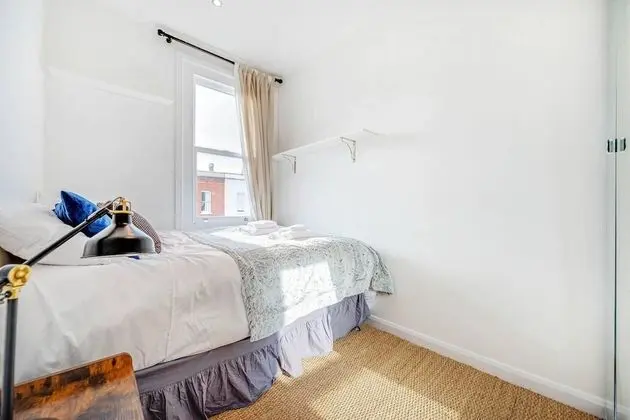 3 Bedroom Penthouse With London Skyline View