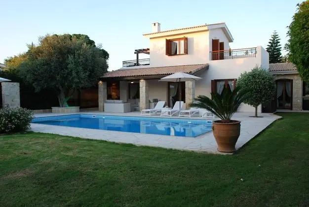 3 bedroom Villa Pera 12 with 10x5m private pool, within walking distance to resort village square, resort facilities, Aphrodite Hills