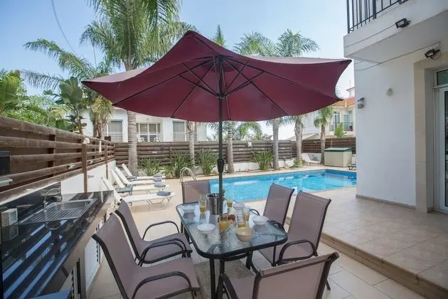 3 Bedroom Villa With Private Pool in Protaras Center - Yerinde Yemek