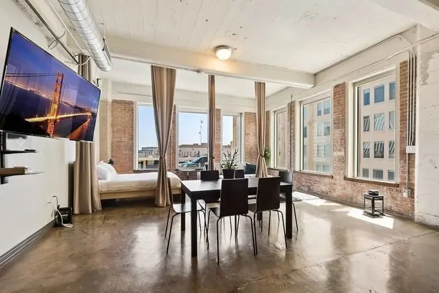 3 Bedroom Unit in Downtown Dallas with Pool & Gym - Yerinde Yemek