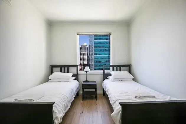 3 Bedrooms 2 Car Parks Carlton Garden Opposite - Oda