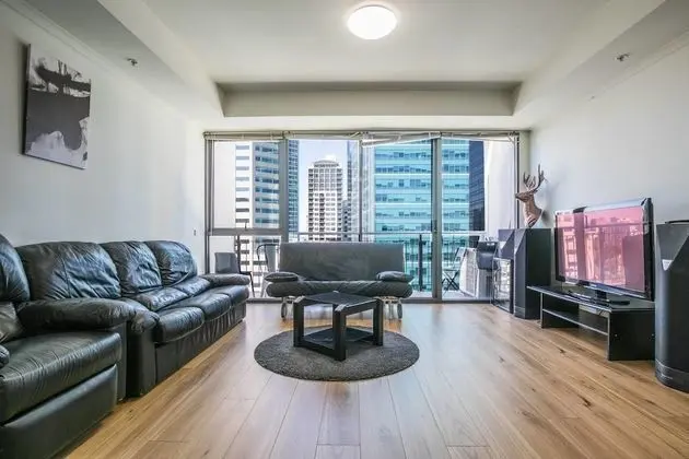 3 Bedrooms 2 Car Parks Carlton Garden Opposite - Öne Çıkan Resim