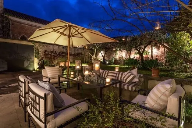 3 Bedrooms Ground Floor Apartment Private Garden Close to Parking Inside Lucca