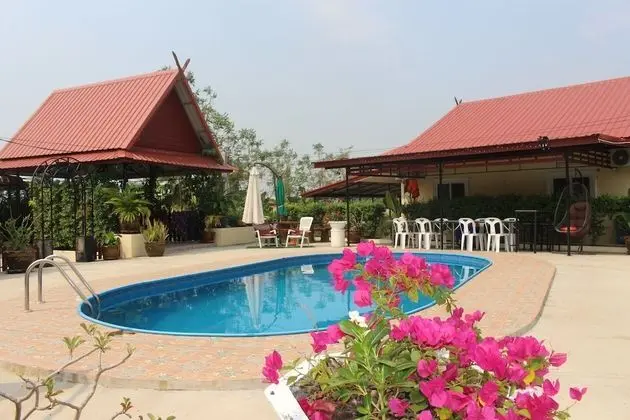 3 Double Bedroom Apartment Pool Extensive Kitchen Dining Room Free Wifi