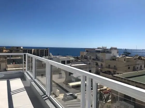 3 Luxury Sea View 2 Bed Apartment Close To Beach