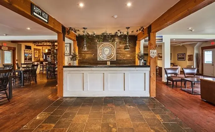 3 Pines Lodge - Lobi