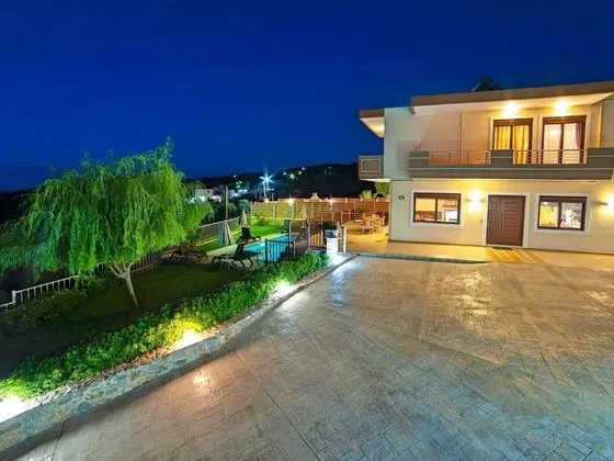 3 Villas Next to Each Other with Pool & Sea View - Dış Mekan