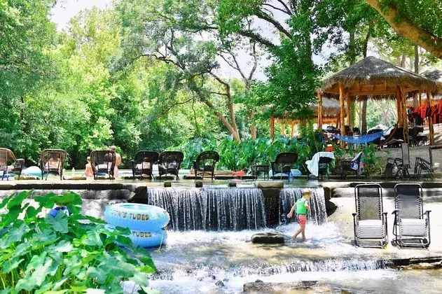 3 Son's Rio Cibolo - Birdhouse Cabin
