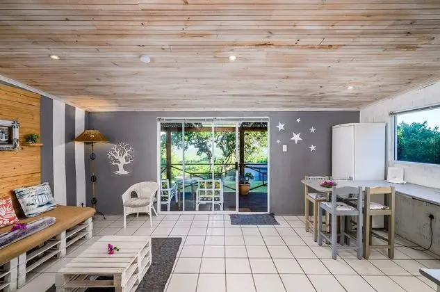 302 On Old Seaview Road - Stargazer Cottage