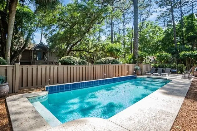 31 S. Beach Lane at The Sea Pines Resort - Havuz