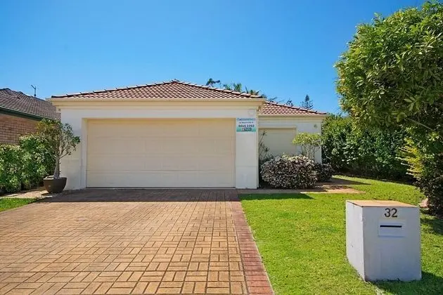 32 Beachside Way