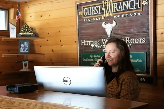320 Guest Ranch - Lobi
