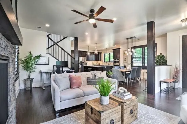 327 N Loomis Ave - Öne Çıkan Resim