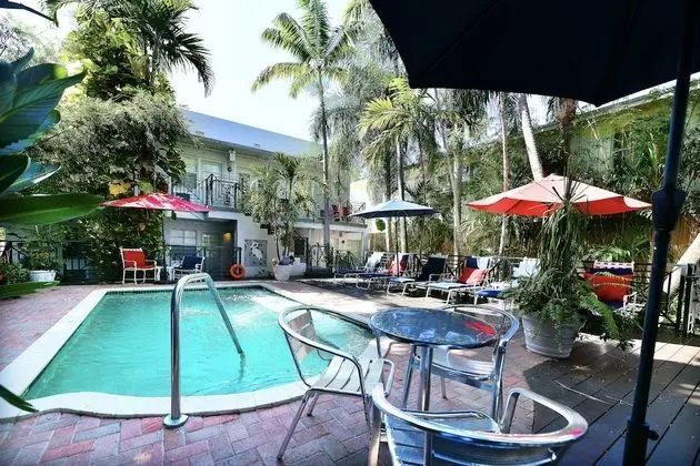 335 Ocean Walk Apartments - Havuz