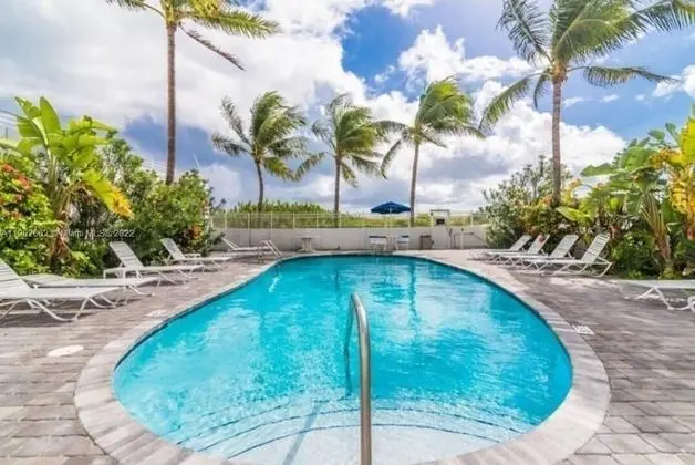 335 Ocean Walk Apartments - Havuz