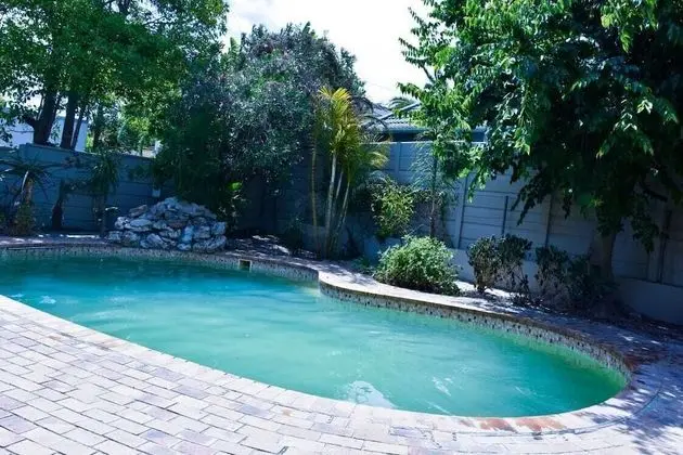 34onLincoln Guesthouse - Havuz