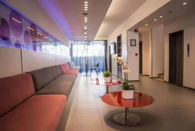 35 Rooms - Lobi