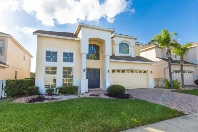353 Glen 6 Bedroom Villa by Redawning
