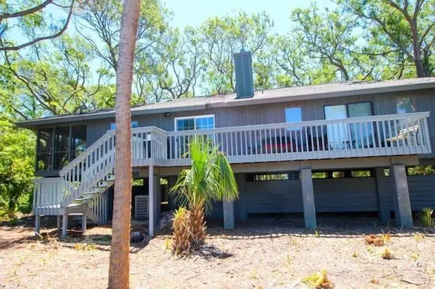 359 Tarpon Blvd