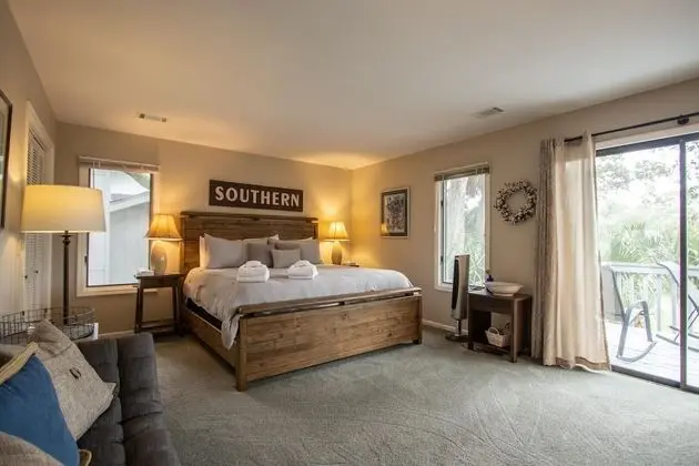 359 Tarpon Blvd - Oda