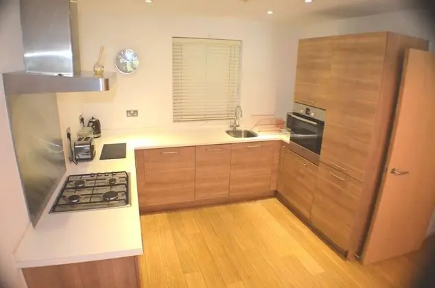 360 Serviced Accommodations - Brentwood 2 Bedroom Executive Apartment With Secure Parking - Mülk Olanakları