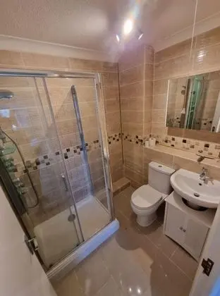 360 Serviced Accommodations - Canal Side Retreat - 2 Bedroom Apartment - Banyo Tipleri
