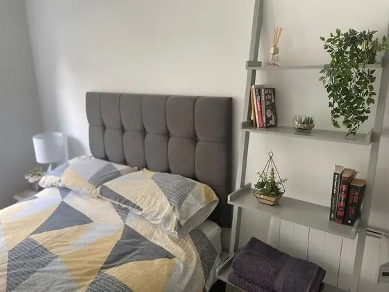 360 Serviced Accommodations - Canal Side Retreat - 2 Bedroom Apartment - Oda