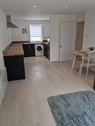 360 Serviced Accommodations - Waterfront Retreat - Modern Apartment - Yerinde Yemek
