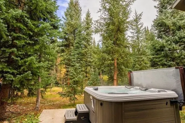 368 Settlers Drive Private Home with Hot Tub