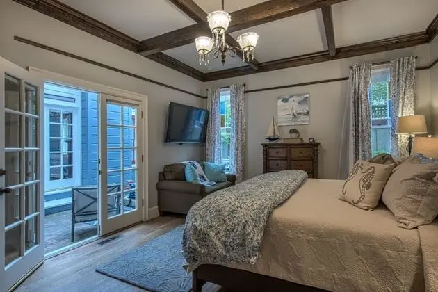3749 Victorian Sanctuary by the Sea - Oda