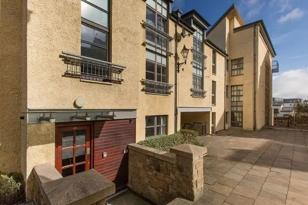 393 Old Tolbooth Wynd Apartment 3