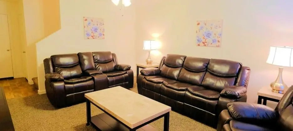 3Bdrm 2Bath 4Beds - 3 STORY NORTH HOU - Oda Düzeni