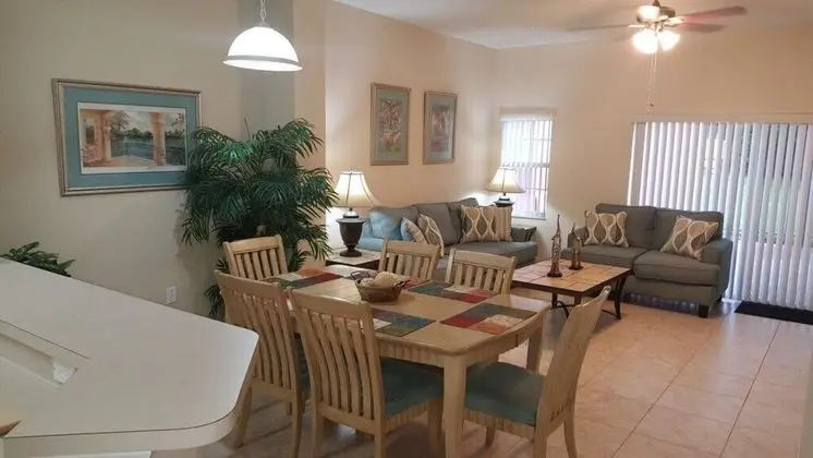 3br, 2.5ba Townhome W/ Sunny Rear Yard 3 Bedroom Townhouse by Redawning - Yerinde Yemek