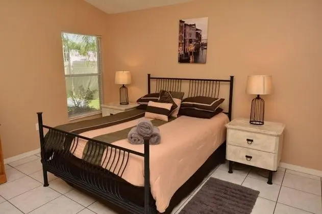 3BR 2BA Pool Home - Oda