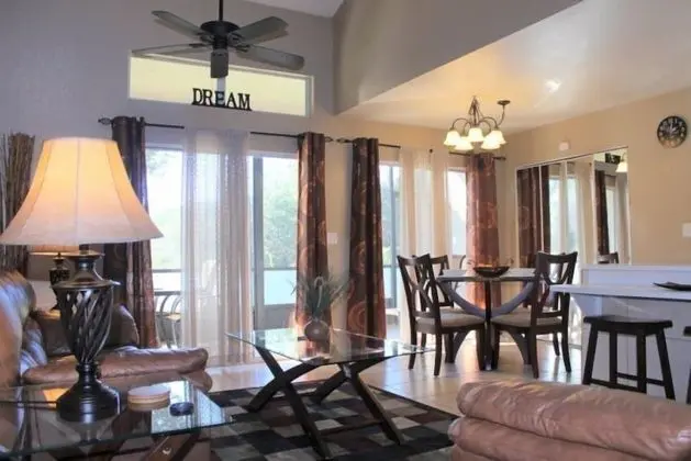 3BR 2BAroom Townhome - Öne Çıkan Resim