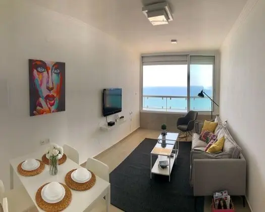 3BR Apt Beach View Best Loc Bat-Yam - Lobi