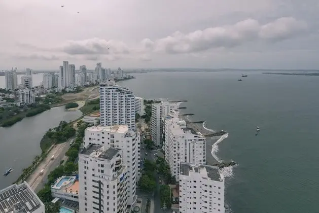 3BR Chic Oceanfront Apartment With Amazing City and Ocean Views