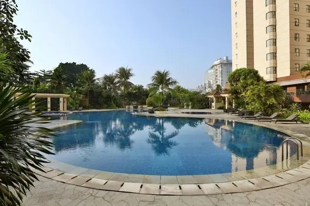 3BR City View Sudirman Condominium Apartment - Havuz