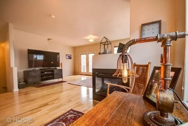 3BR Downtown Townhome /w Stunning Balcony Views!