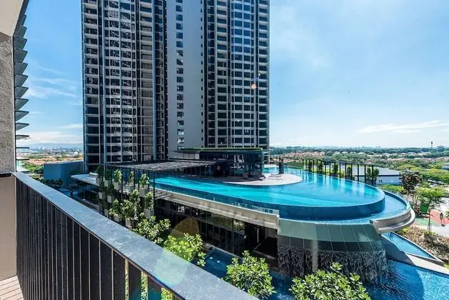 3BR Homestay with Pool View Bukit Rimau - Dış Mekan